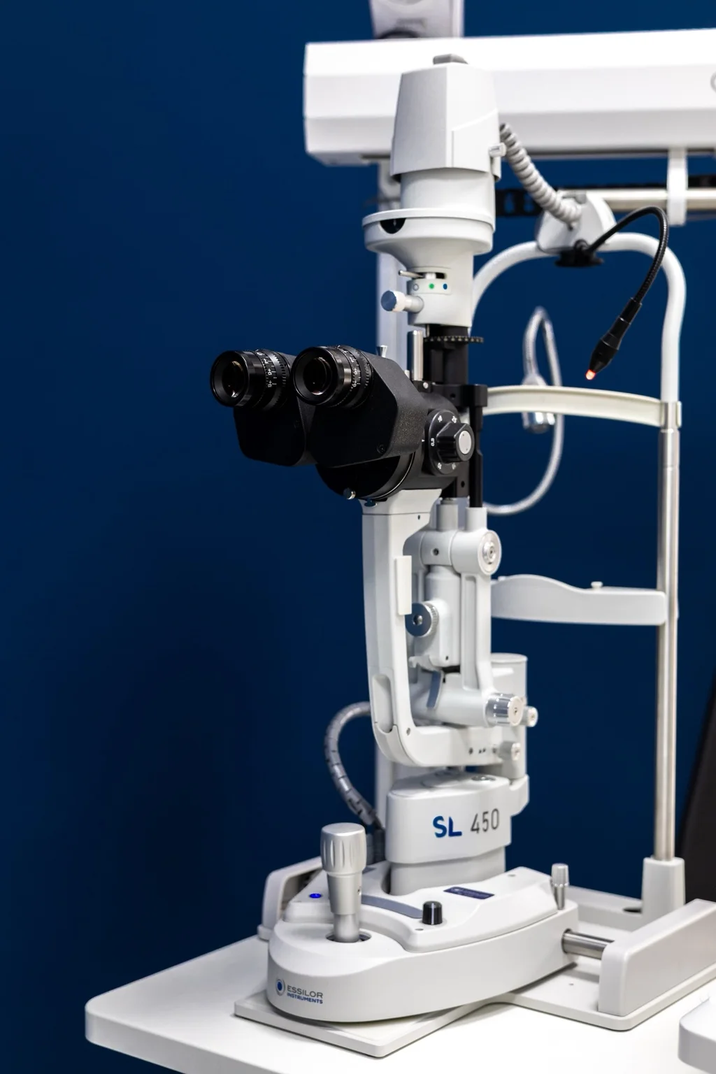 Lampă cu fantă Essilor SL 450 pentru examinare biomicroscopică detaliată