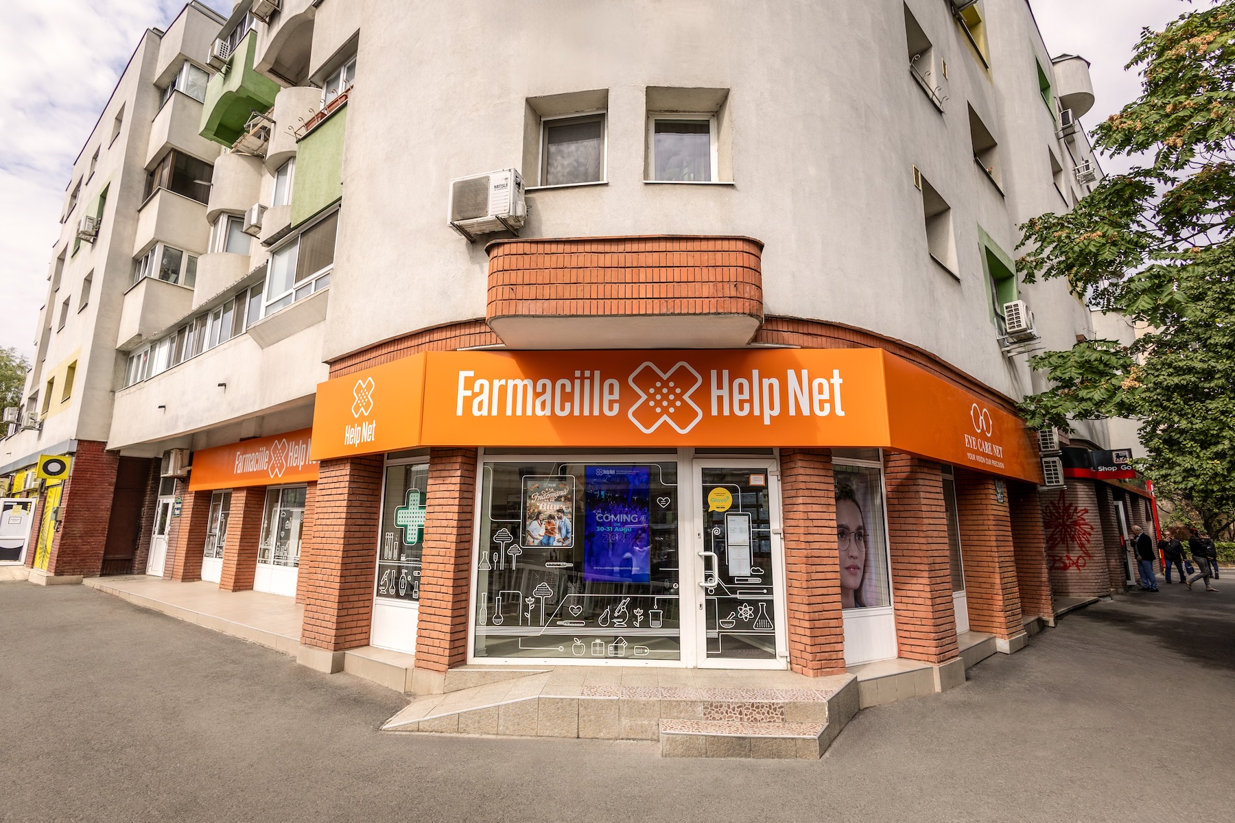 Intrarea Eye Care Net - Soseaua Pipera 31-33, București, locație colț cu branding Help Net